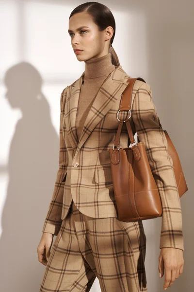 Look 19